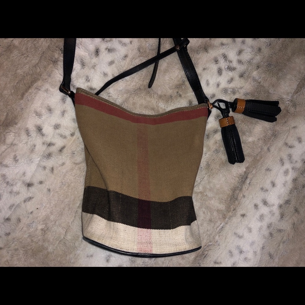 Authentic Ashby Burberry Crossbody/Bucket Bag